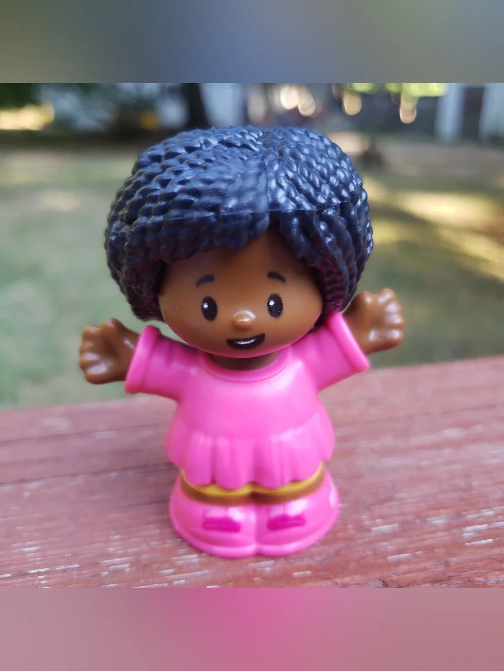 2020 Fisher-Price Little People Little Girl Wearing Pink Outfit